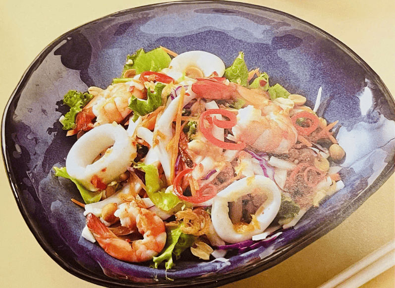 Công thức làm món Gỏi cơm dừa tôm sú mực câu